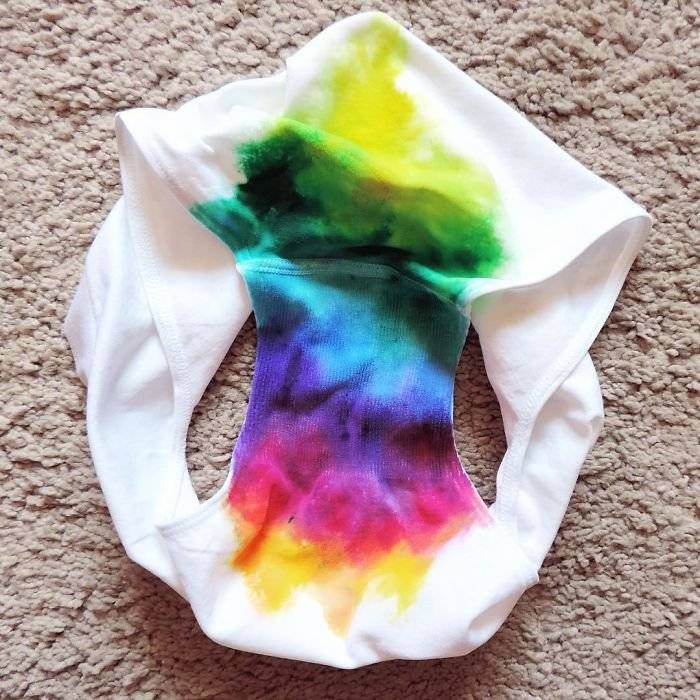 stretchmarksimperfectionspaintingrainbowbodyartzinteta25597593753e389700.jpg