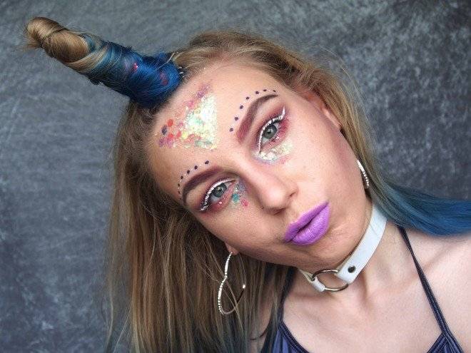 unicornmakeuplookunicornhornhairunicornglittergypsyshrineunicornfacepaintunicorneyemakeupunicornlipstickunicornhalloweenlook5660x650.jpg