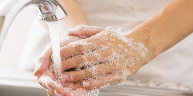womanwashinghands660x650.jpg