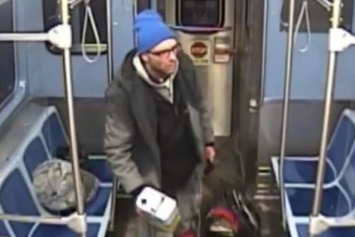 Hombre se prende fuego en le metro de Chicago Hombre se prende fuego en le metro de Chicago