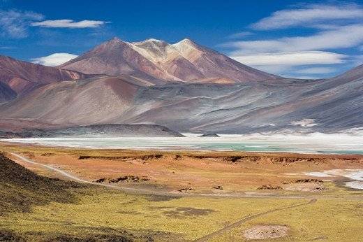 800pxmiscantilagoonnearsanpedrodeatacamachilelucagaluzzi2006520x346.jpg