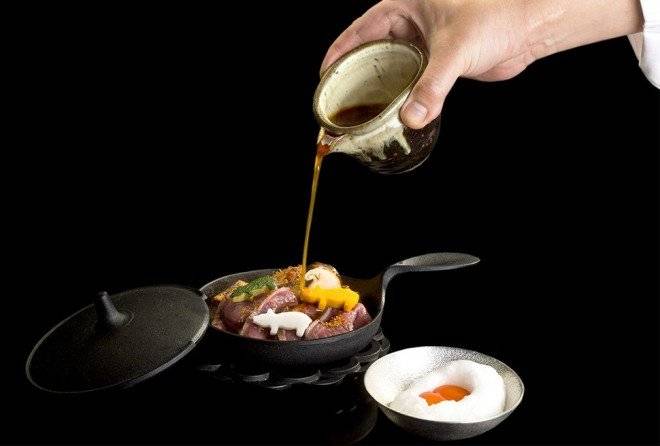 8seijiyamamotosukiyakidipresadimaialeryuginrestauranttokyo1660x550.jpg