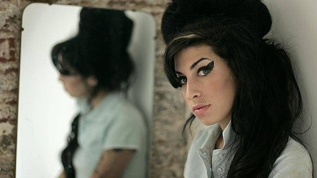 amywinehouseap1644x362.jpg