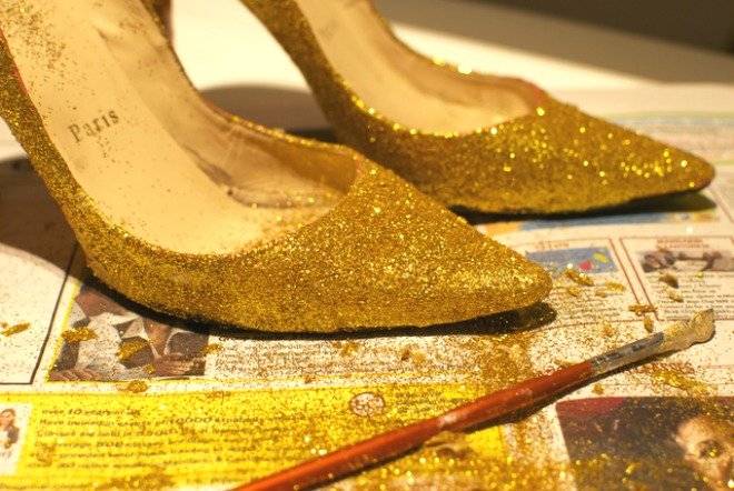 apairandasparediyglitterloubous5.jpg