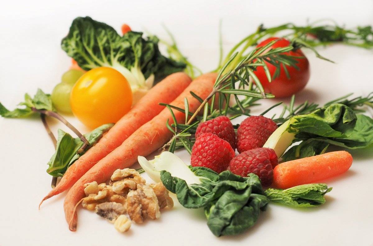carrotkalewalnutstomatoes.jpg