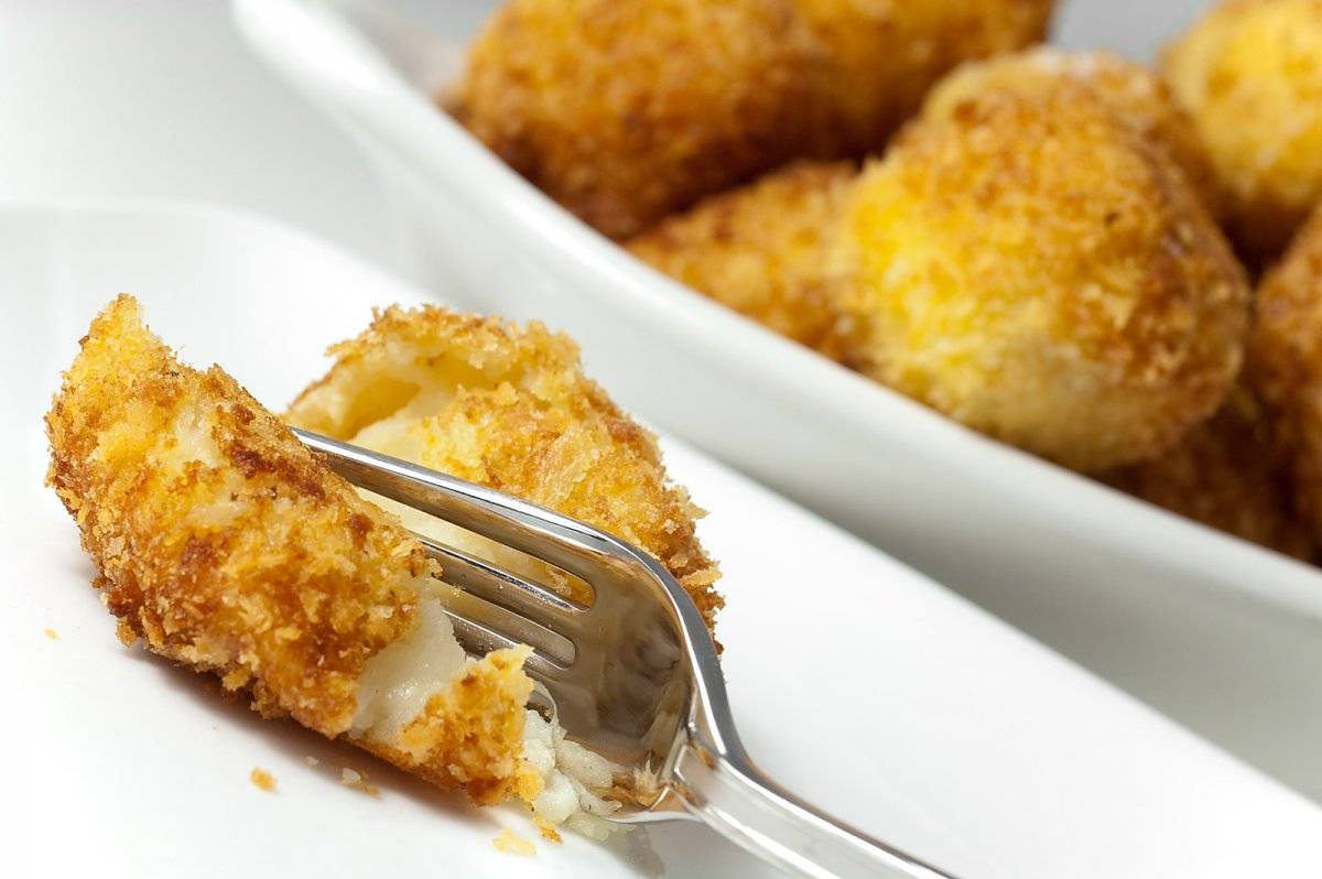 cheesyroastedgarlicpotatoballs.jpg