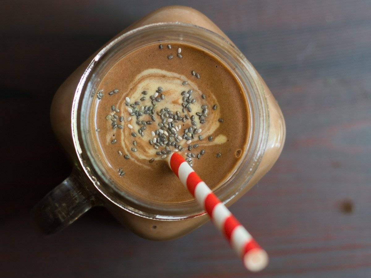 chocolatepeanutbutterchiasmoothiefb.jpg