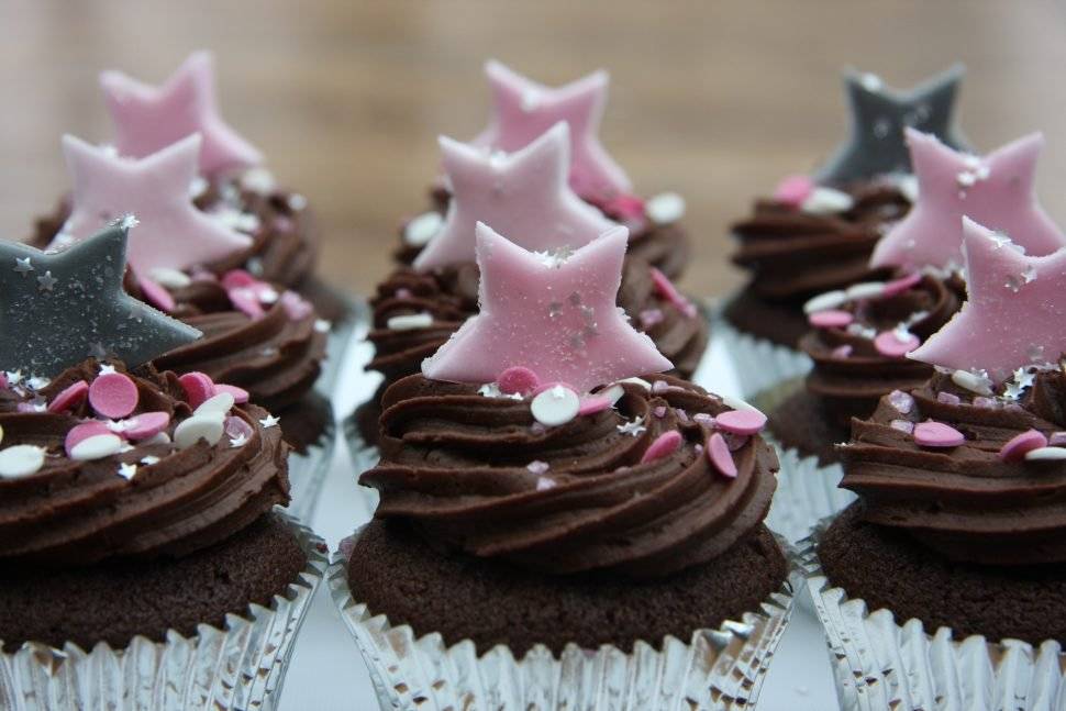cupcakehappymuffinbirthdaycakeideashomemadebirthdaycupcakeschristmasbirthdaycupcakes970x647.jpg