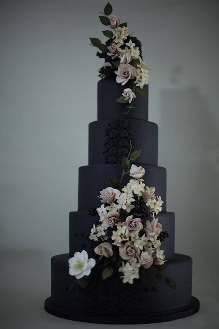 darkweddingcakes10.jpg