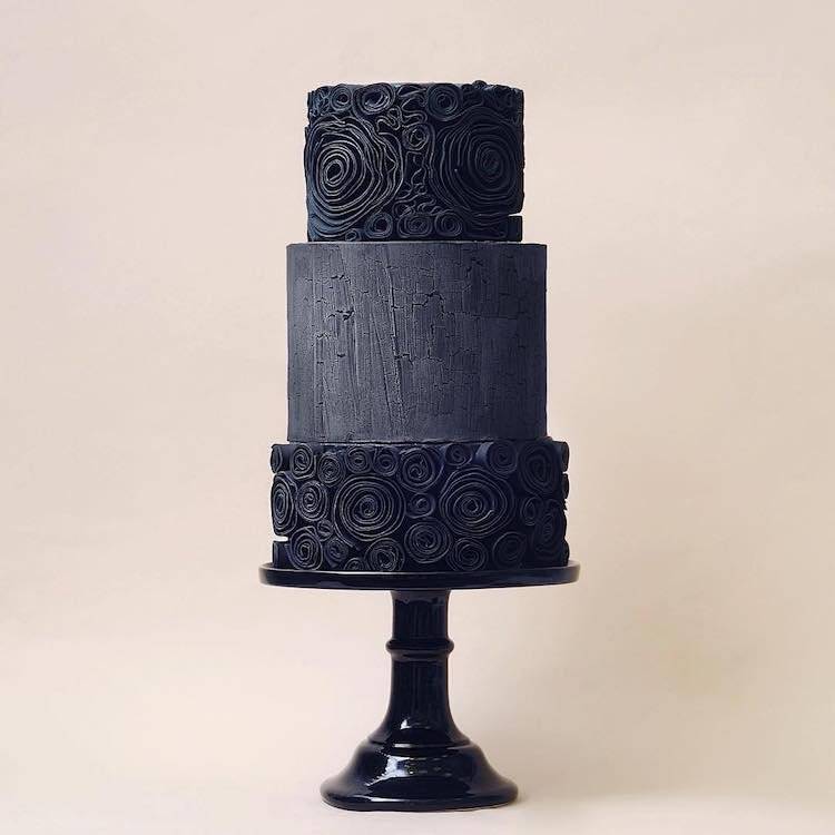 darkweddingcakes18.jpg