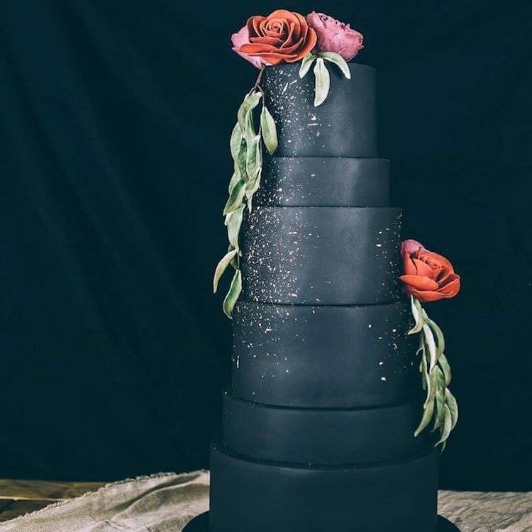 darkweddingcakes191.jpg