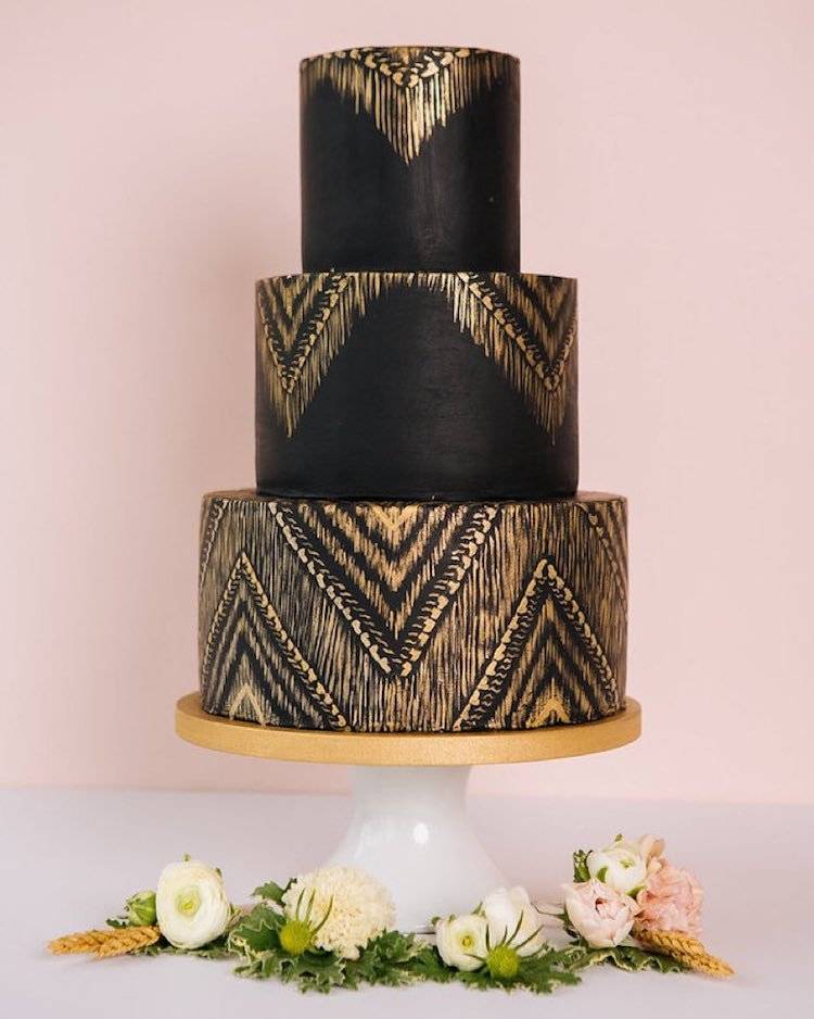 darkweddingcakes21.jpg