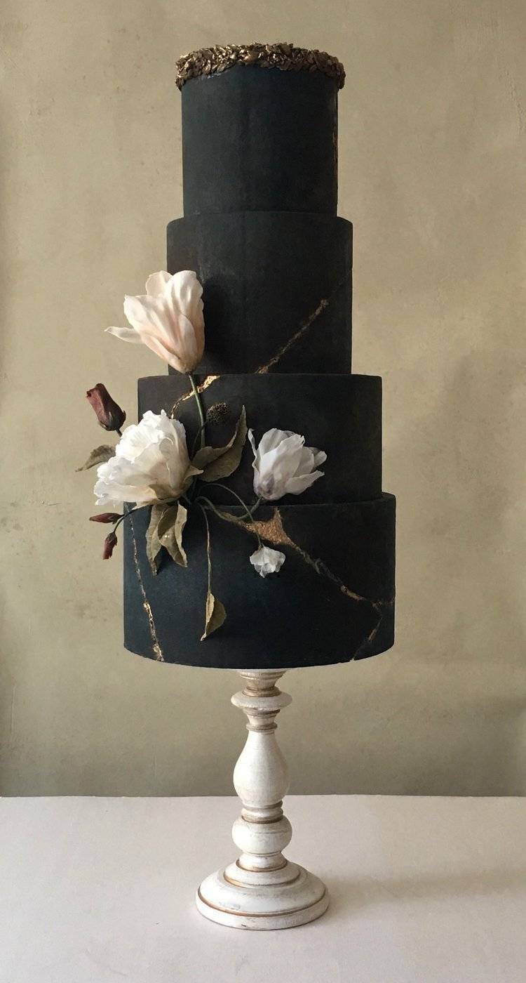 darkweddingcakes31.jpg