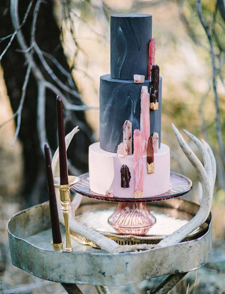 darkweddingcakes7.jpg