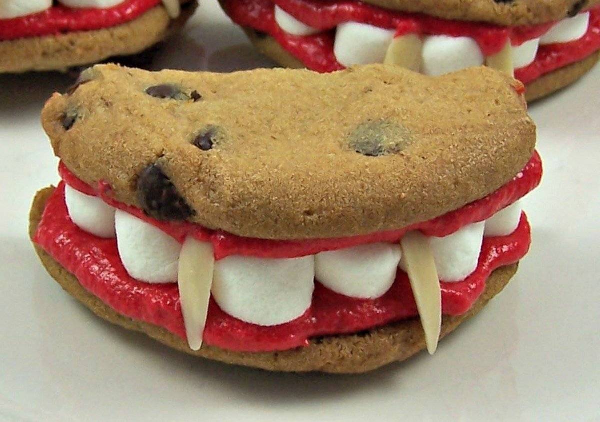 draculasdentureslastminutehalloweentreatse1414783230575.jpg