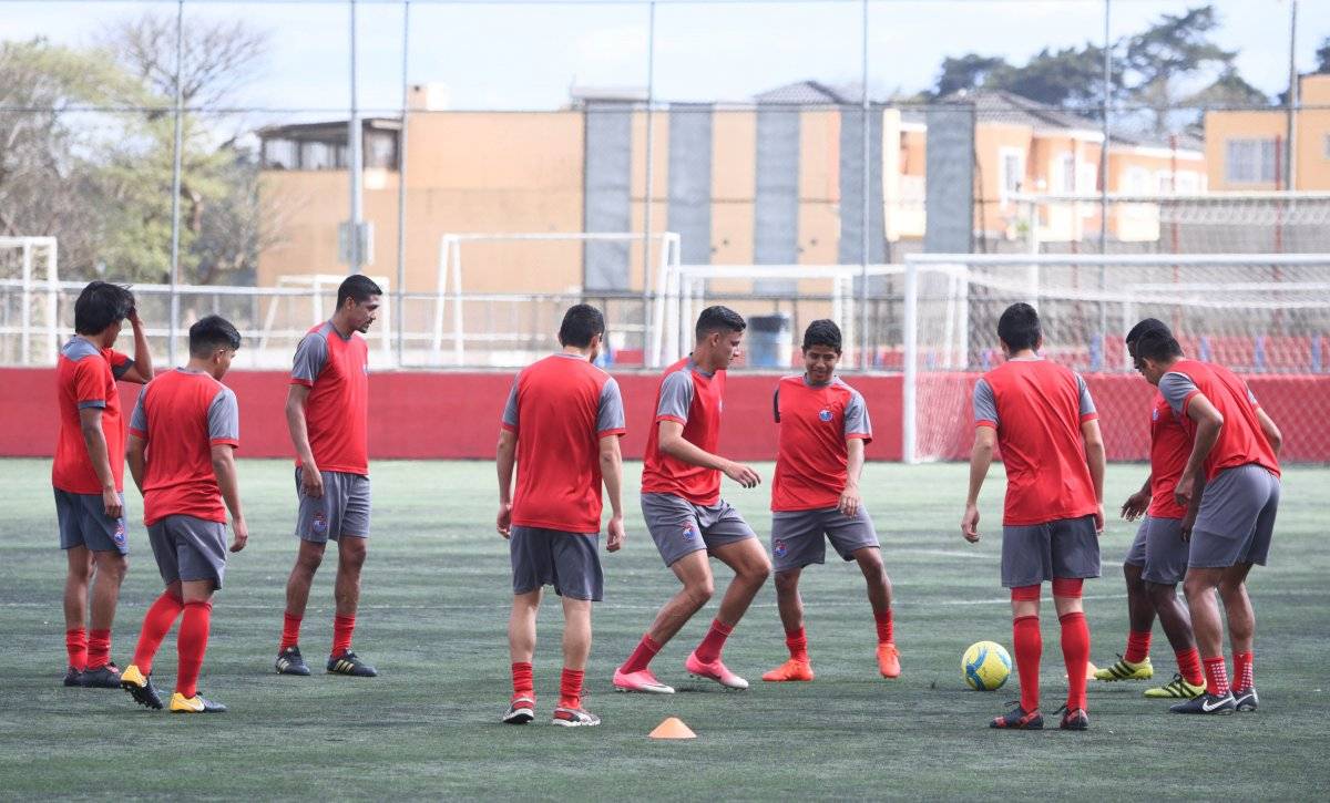 Municipal buscará treparse al liderato de la Liga.