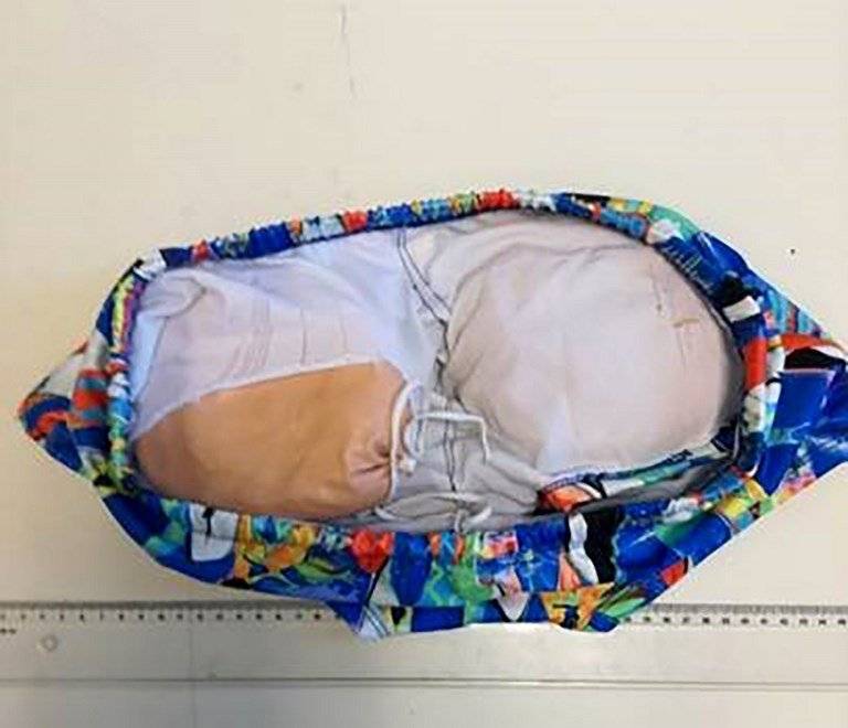 Falsas nalgas con cocaína