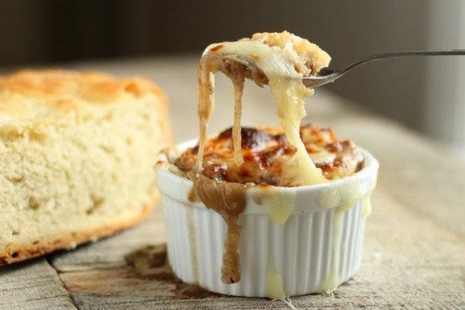 frenchonionsouprecipe3660x550.jpg