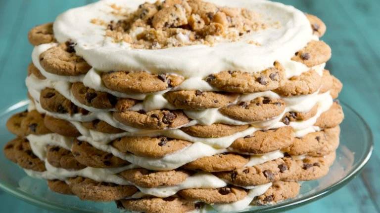 gallery1469738076cookiesnmilkiceboxcake01.jpg