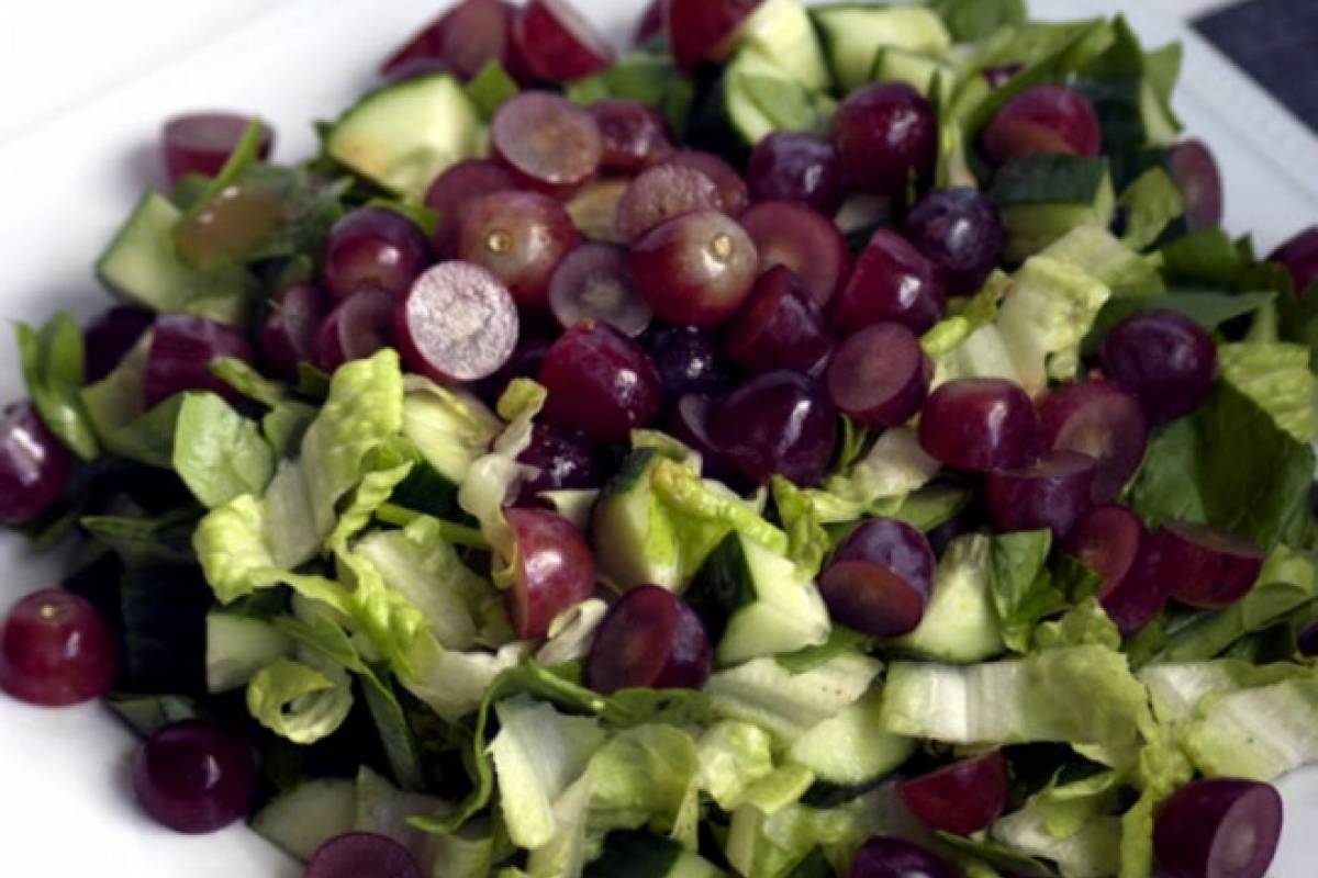 Ensalada de uvas, pepino y espinaca Sabrosía Nueva Mujer