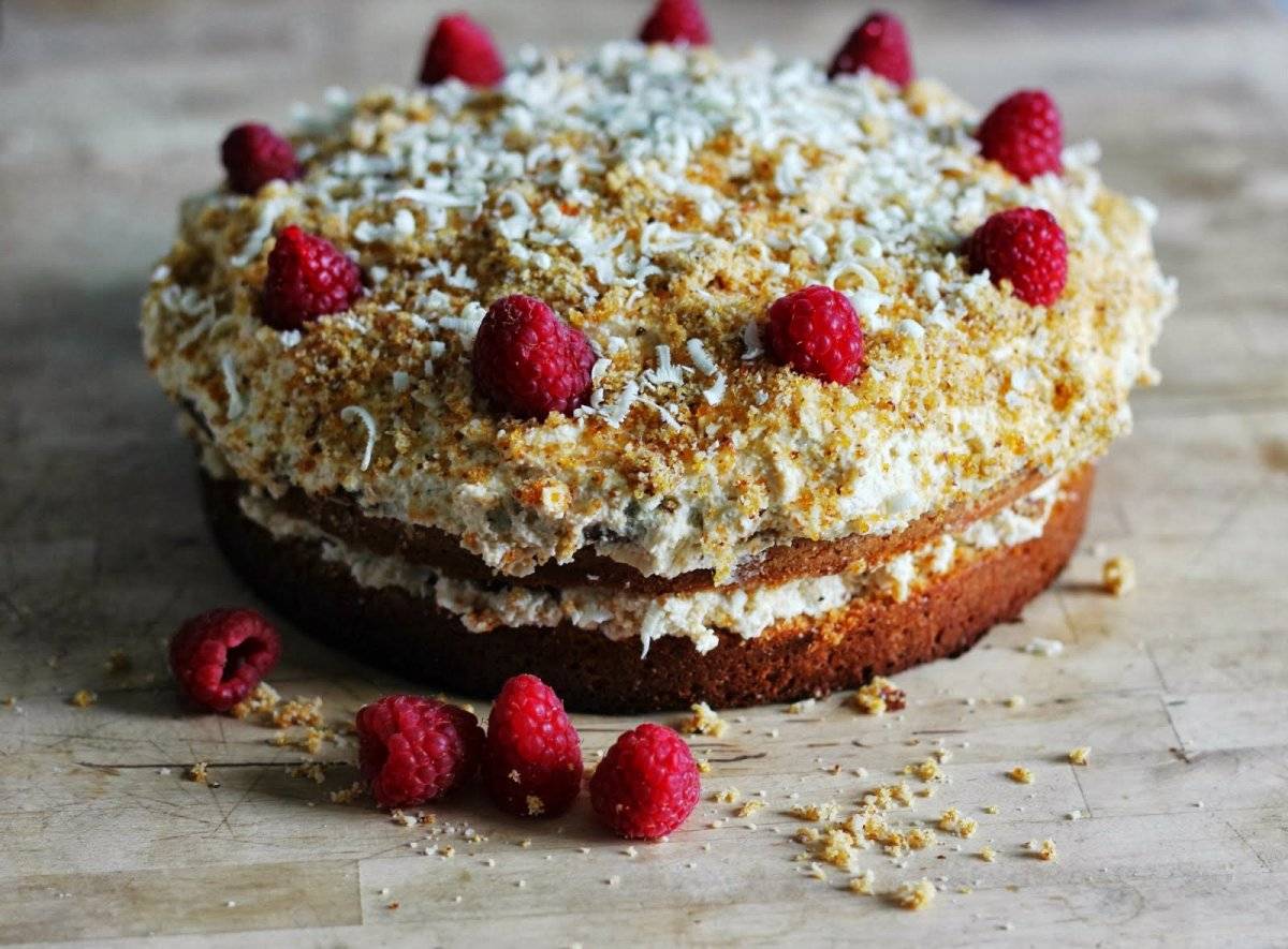 hazelnutpralinecreamcake.jpg