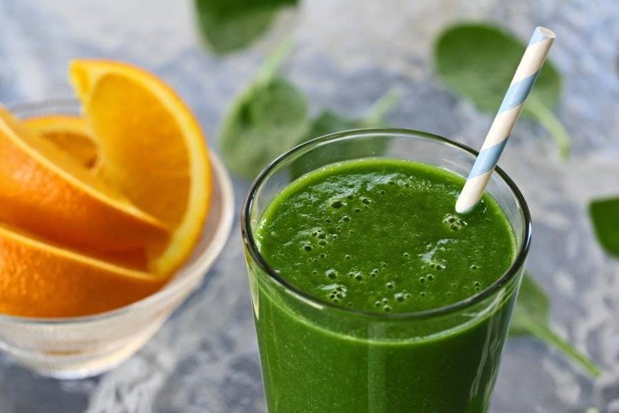 kalesmoothiewithorangeandpear03.jpg