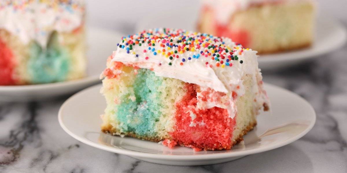landscape1433533884delishrainbowpokecake.jpg