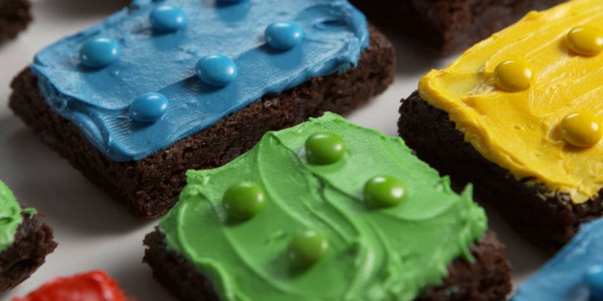 landscape1500666393delishlegobrownieskids01.jpg