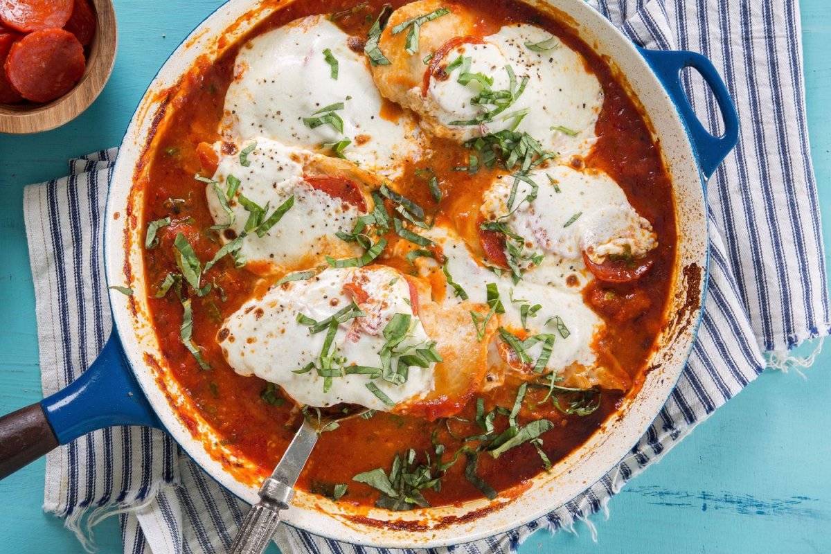 largepizzachickenpepperonibasil.jpg