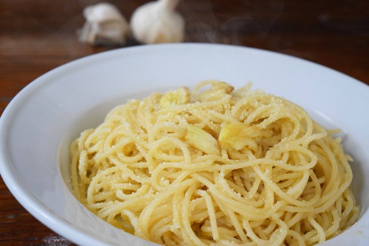 pastawithgarlicandoil.jpg