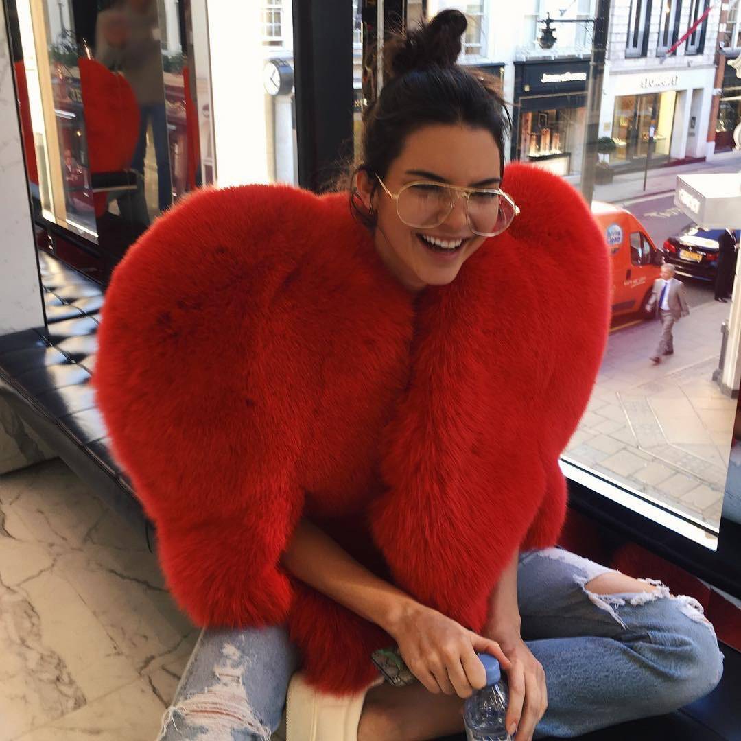 Capa de piel en forma de corazón de Saint Laurent