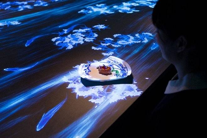teamlabinteractiverestauranttokyo6660x550.jpg