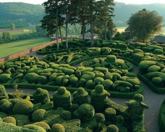009surrealestatesgardens550x440.jpg