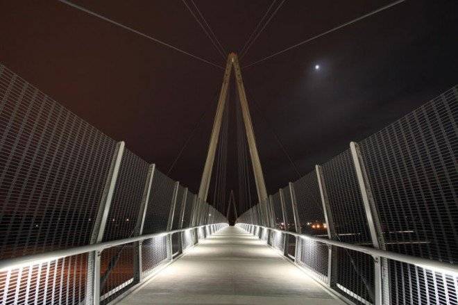 12johnloothedonburnettbicyclepedestrianbridge660x550.jpg