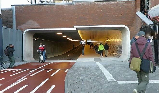 15bicycletunnelunderbusyroadsinzwolleholanda660x550.jpg