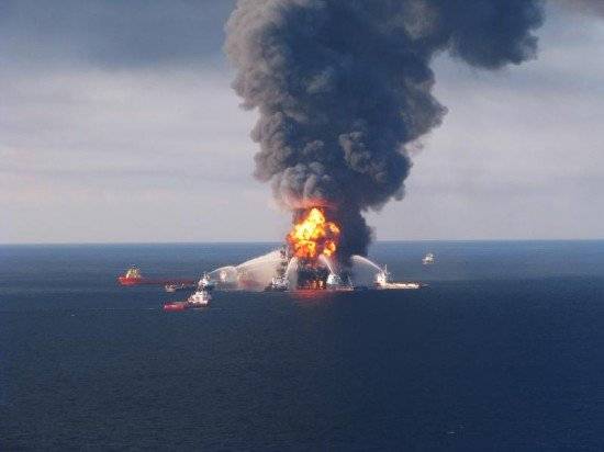 deepwaterhorizonoilrigexplosion550x412.jpg