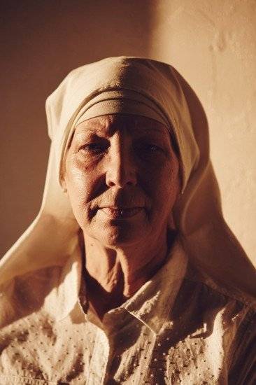 sistersofthevalleyhermanasdelvallemarihuanaweed19660x550.jpg