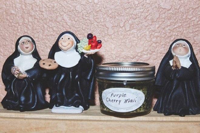 sistersofthevalleyhermanasdelvallemarihuanaweed6660x550.jpg
