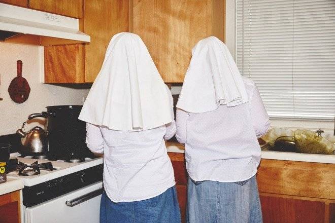 sistersofthevalleyhermanasdelvallemarihuanaweed7660x550.jpg