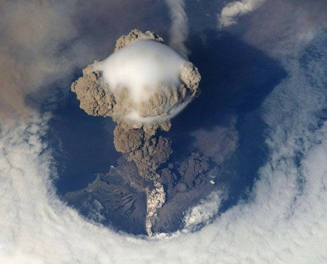 volcaniceruption676681280660x550.jpg