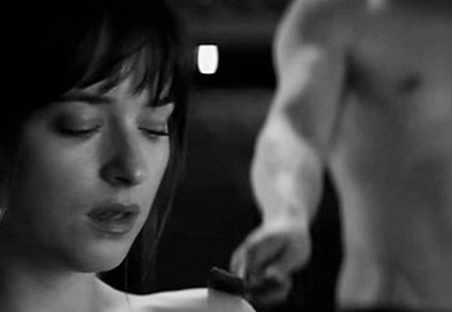 Intentó hacer todas las posturas de las 50 Sombras Liberadas y no terminó muy bien