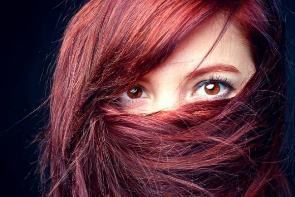 Cabello de rojo para tratamiento tenido