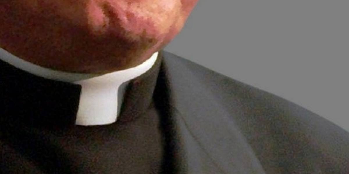 Polémica por video de cura consumiendo drogas y mirando porno Polémica por video de cura consumiendo drogas y mirando porno