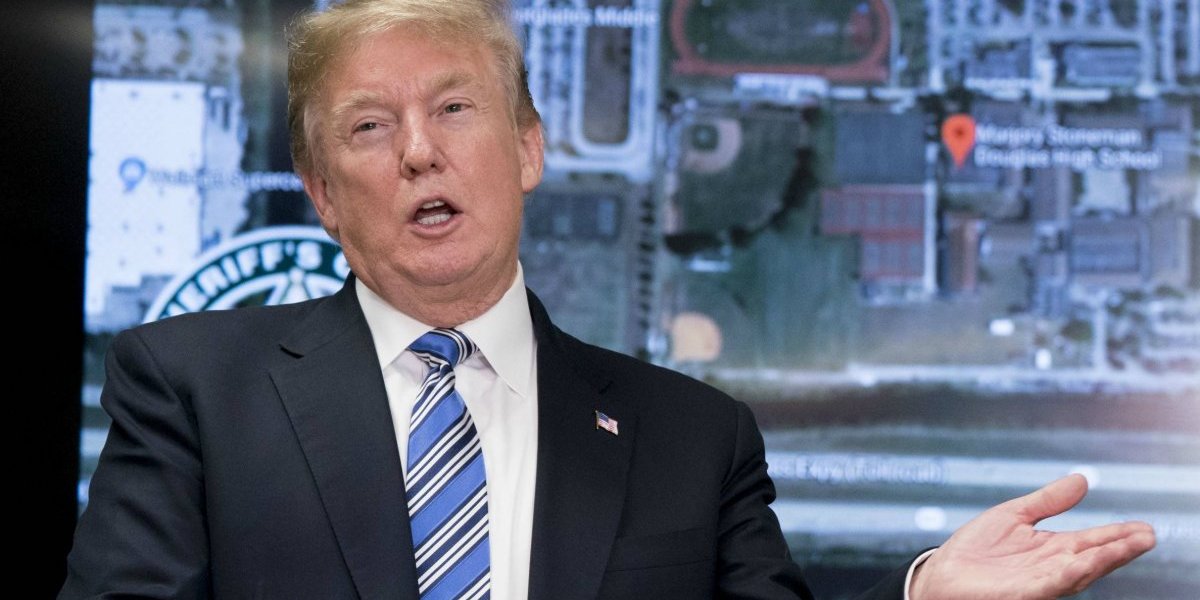 Favorece Trump mejoras a verificación de antecedentes para comprar armas