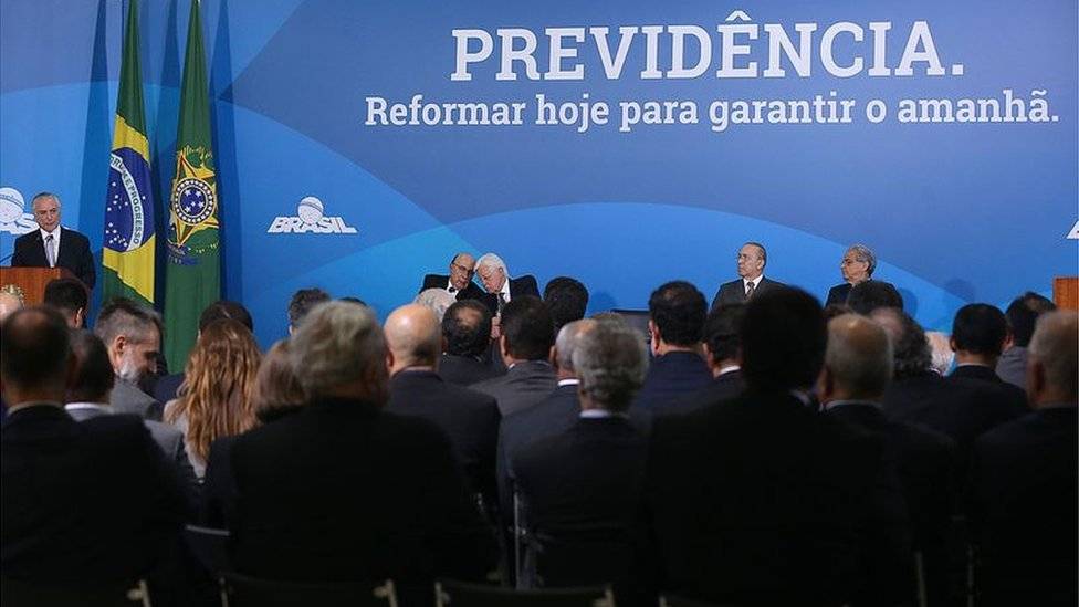 100065047previdencia-e96eaf29875bc58beda7f3606f5af866.jpg