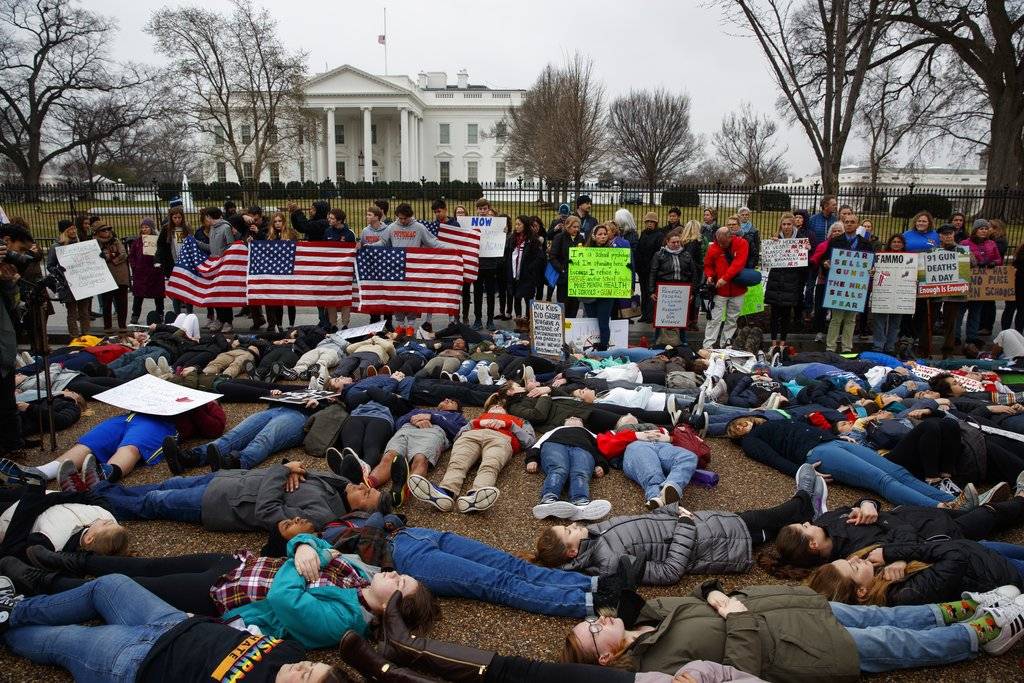 Protestas a favor del control de armas, frente a la Casa Blanca en Washington D. C. / AP