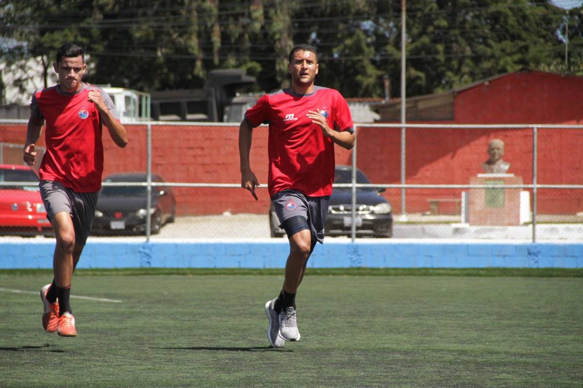 Jefrey se metió de lleno al trabajo con el equipo escarlata.
