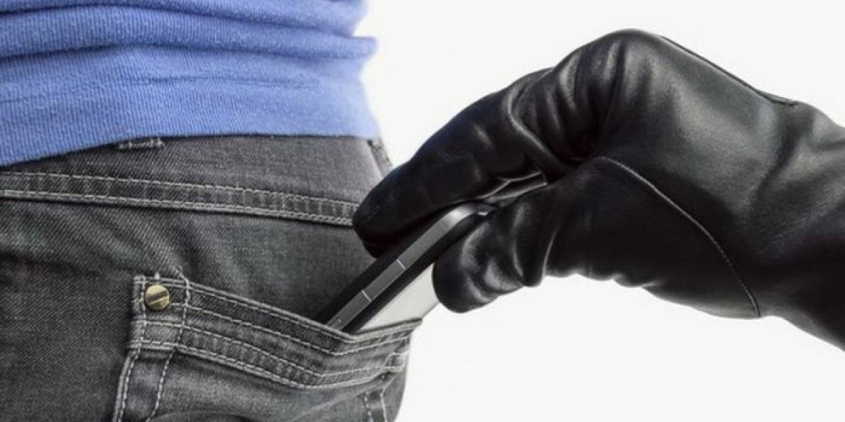 Perú: Atrapan a ladrón callejero de celulares que resultó ser un policía