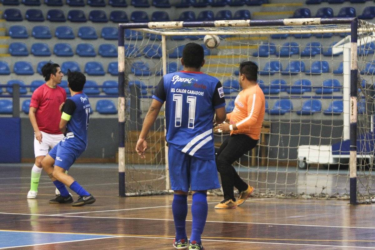 Legendarios sigue imparable en el torneo de Futsal.