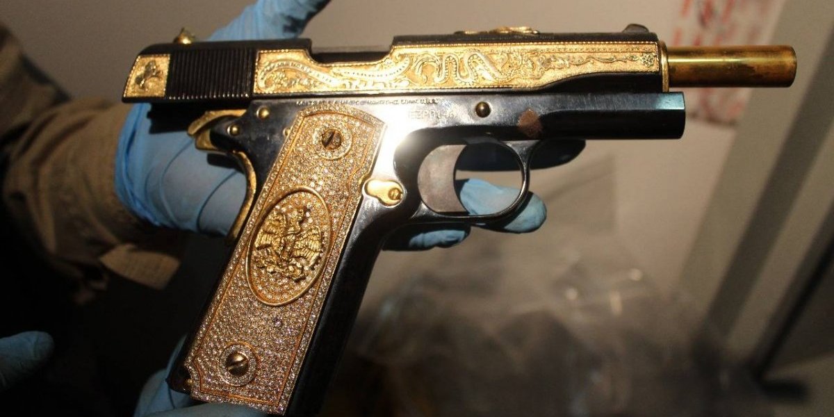 Decomisan armas de lujo, vehículos y joyería en Nuevo León